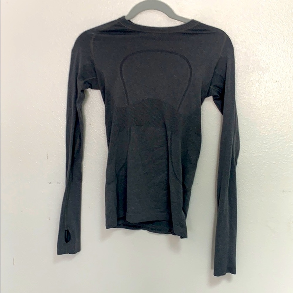 LULULEMON TOP